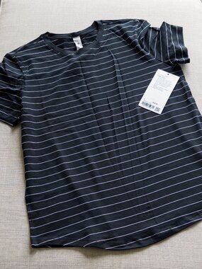Lululemon Love Crewneck T-Shirt Short Serve Stripe Black White, Size 8, NWT NEW
